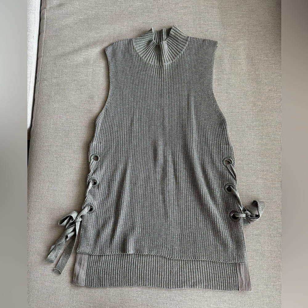 Cici Gray Sleeveless Sweater Top